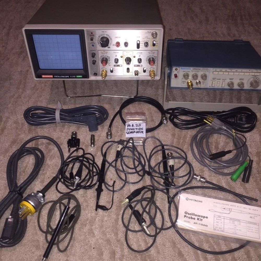 Hitachi V-212 Analog Oscilloscope / TEKTRONIX CFG250 2MHz FUNCTION SIGNAL GENERA